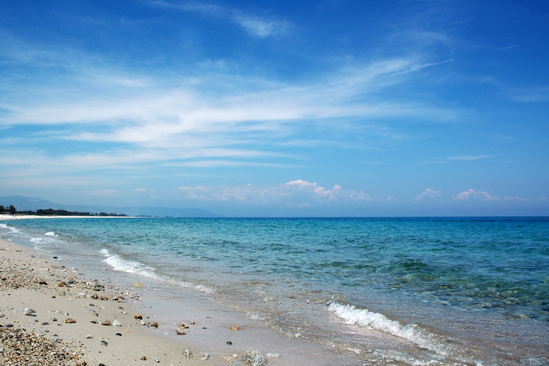 Spiaggia e acqua trasparente sulla costa di Isca sullo Ionio