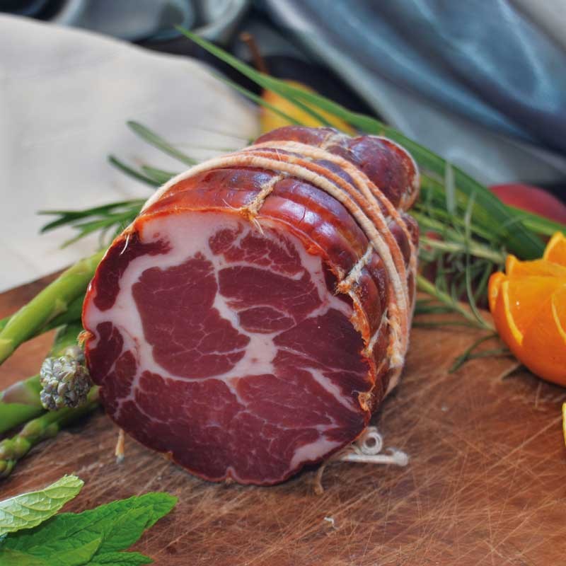 Capocollo o salume stagionato legato a mano
