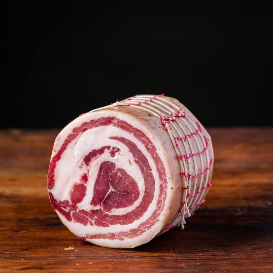 Pancetta arrotolata stagionata